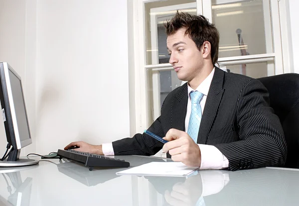 Man in office — Stock Photo, Image