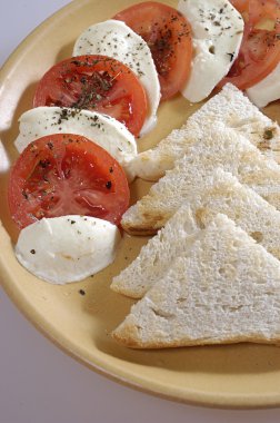 Mozarella, domates ve tost