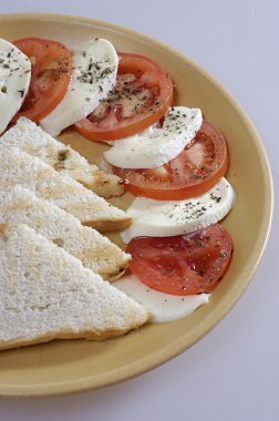 Mozarella, domates ve tost