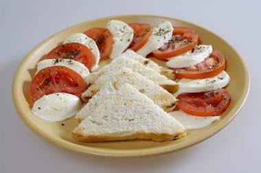 Mozarella, domates ve tost