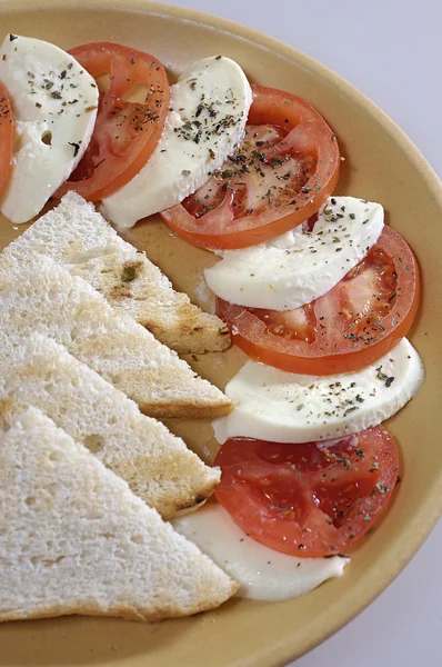 Mozarella, domates ve tost