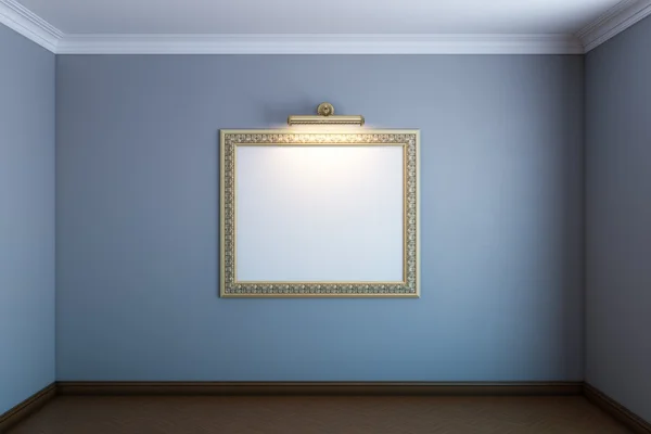 Серый зал галереи с классической пустой рамой на стене — стоковое фото