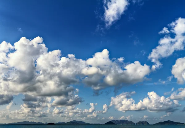 Clouds and islands in the distance — Stock Photo, Image