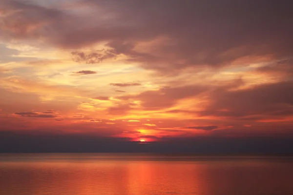 Захід сонця у морі — стокове фото