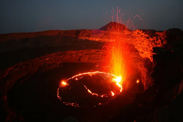 Ηφαιστειακή έκρηξη ενός ηφαιστείου — Φωτογραφία Αρχείου