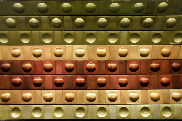 Kreise in U-Bahn-Wänden (Prag) Stockfoto