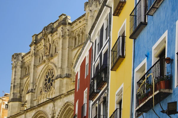 Catedral de Cuenca (España) y fachadas coloridas —  Fotos de Stock