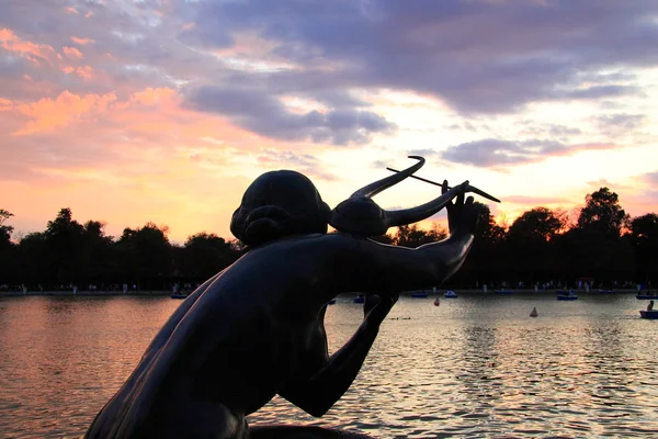 Puesta de sol en el retiro —  Fotos de Stock