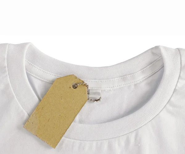 Etiqueta de preço em branco pendurar sobre tshirt — Fotografia de Stock