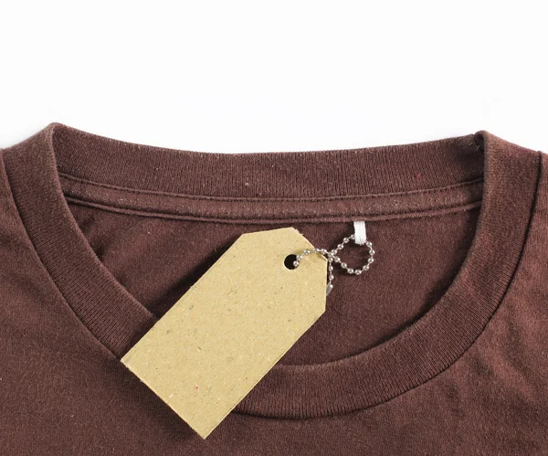Preço tag pendurar sobre tshirt — Fotografia de Stock