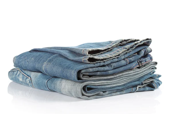 Blauwe jeans op een witte achtergrond — Stockfoto