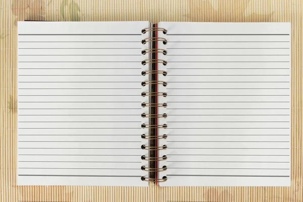 Caderno branco em branco aberto — Fotografia de Stock