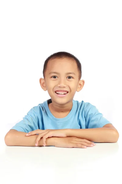 Portret van gelukkig vreugdevolle prachtige kleine jongen — Stockfoto