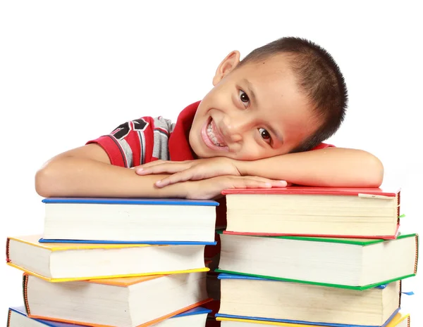 Kind met boek geïsoleerd op witte achtergrond — Stockfoto
