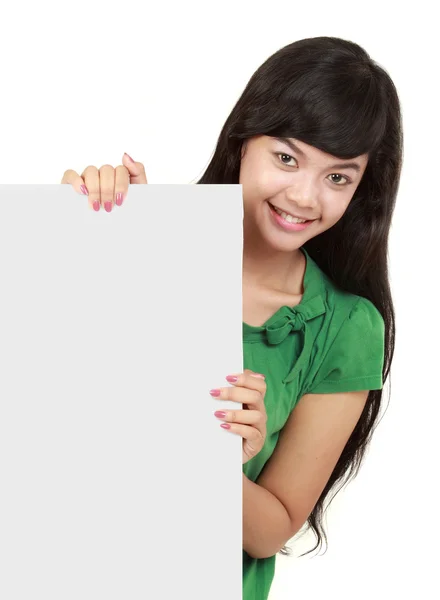 Chica joven con tarjeta en blanco —  Fotos de Stock
