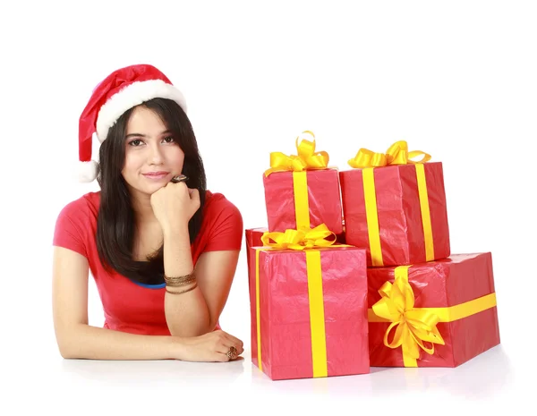 Meisje met een geschenk en denken — Stockfoto