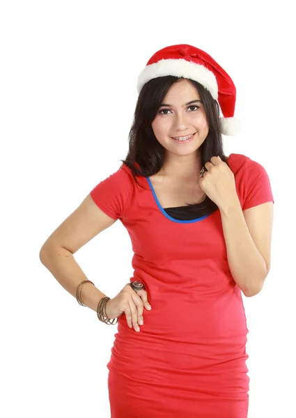 Jeune femme en rouge portant un chapeau de Père Noël . — Photo