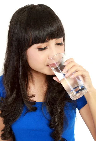 Hermosa mujer agua potable — Foto de Stock