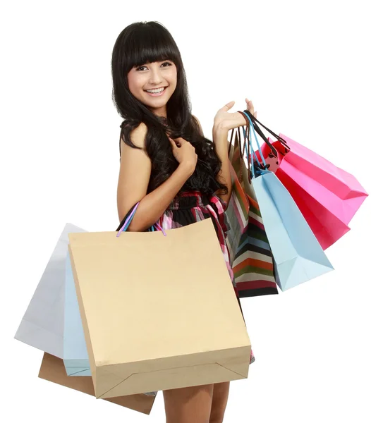 Nakupování žena šťastná usmívající se hospodářství nákupní tašky — Stock fotografie