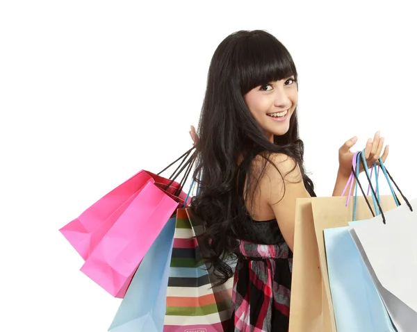 Mulher de compras feliz sorrindo segurando sacos de compras — Fotografia de Stock