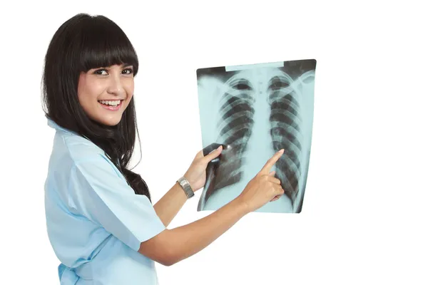 A female doctor is checking x-ray — Stock Photo, Image