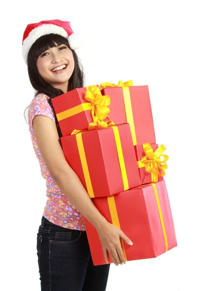 Vánoční žena držící dárky santa klobouk — Stock fotografie