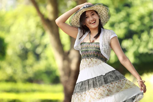 Young asian beautiful smiling woman outdoors — Stock Photo, Image