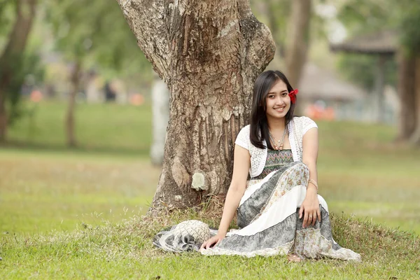 Porträt einer schönen jungen asiatischen Frau — Stockfoto
