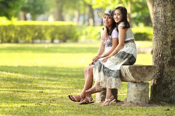 Two girl best friend relaxing — Stock Photo, Image