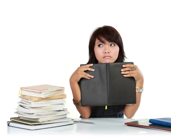 Giovane donna asiatica adulta con libri — Foto Stock