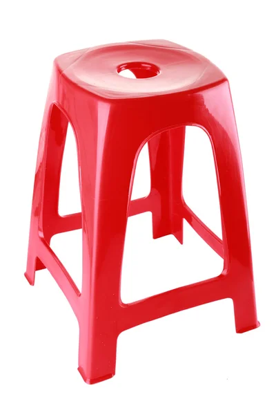 Красный пластиковый стул — стоковое фото