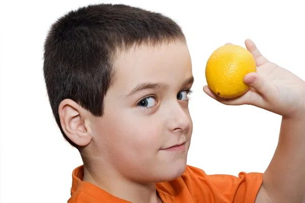Chlapec s citronem — Stock fotografie