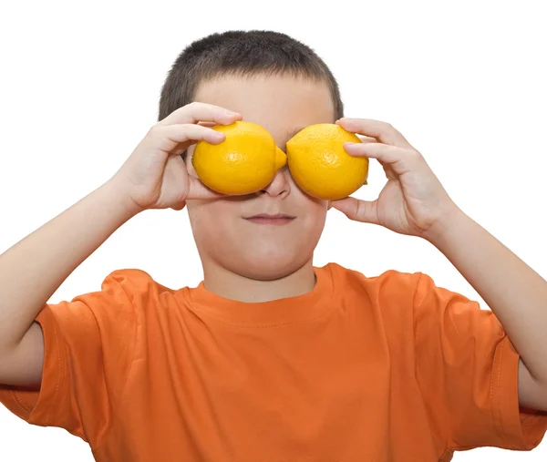 Chlapec s citrony — Stock fotografie