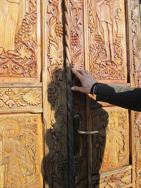 Porta decorada em madeira — Fotografia de Stock