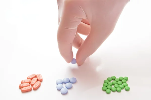 Picking pill — Stock Photo, Image