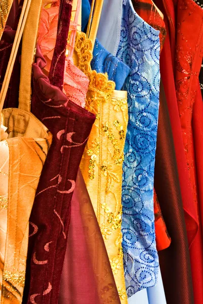 Cremalheira de vestidos de costura — Fotografia de Stock