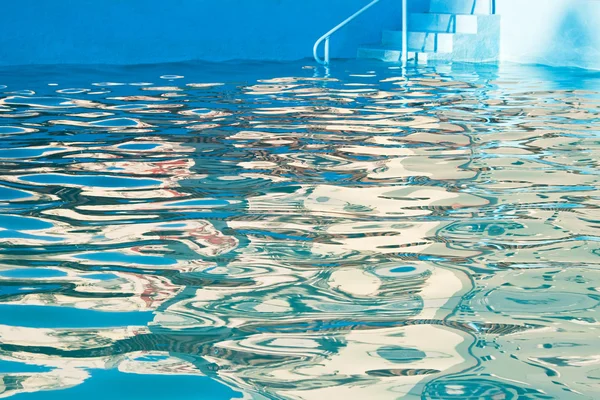 Reflexão piscina — Fotografia de Stock