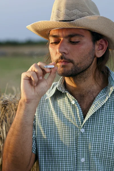 吸烟牛仔 — 图库照片