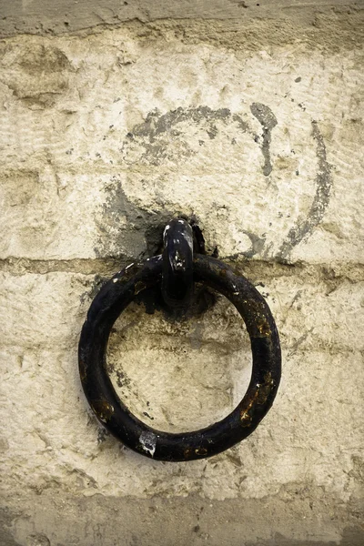 Кольцо увязывания лошади — стоковое фото