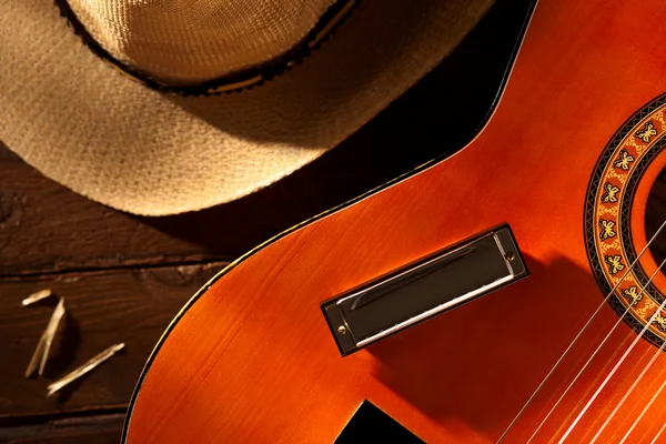 Harmonijka ustna, gitara z kowbojski kapelusz — Zdjęcie stockowe