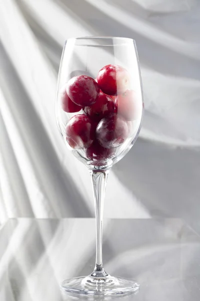Kırmızı üzüm cam — Stok fotoğraf