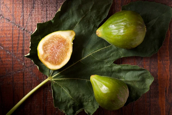 Figs on a Leaf — Stock Photo, Image