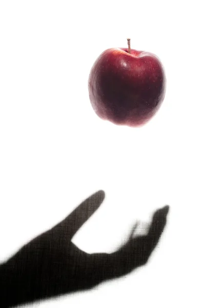 玩着一只苹果的手 — 图库照片