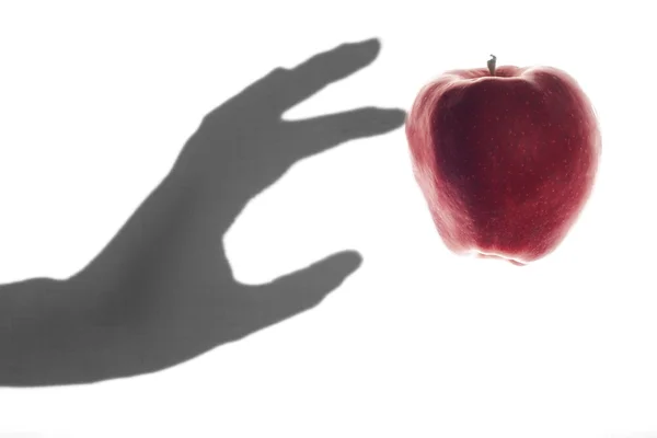 Handspiel mit einem Apfel — Stockfoto