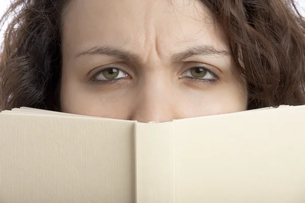 Chica escéptica con libro — Foto de Stock