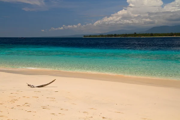 Paradise beach and sea on island, Gili Islands — Stock Photo, Image