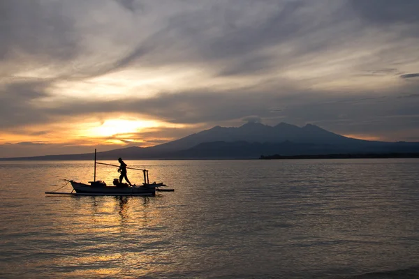 stock image Sunrise above volcano Rinjani with fishing boat, Lombok