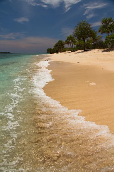 Paradise beach and sea on island, Gili Islands — Stock Photo, Image