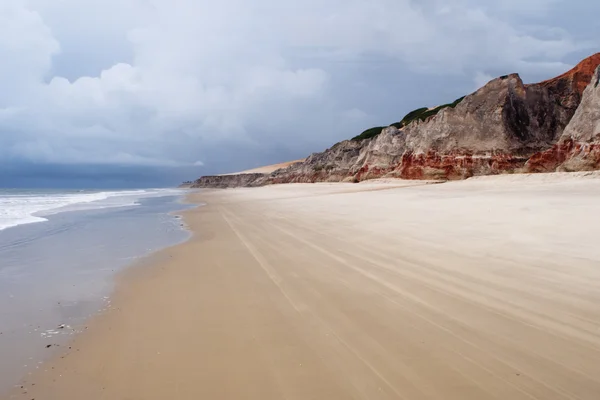 Falésias marinhas e praia de Morro Branco — Fotografia de Stock