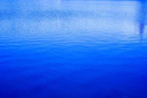 Transparante en heldere blu water van sea.background. — Stockfoto